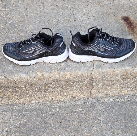 **FILA SNEAKERS! WOMENS SZ.10 - Picture 6 of 8